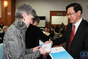 美国康涅狄格州中央州立大学合唱团来济南大学演出