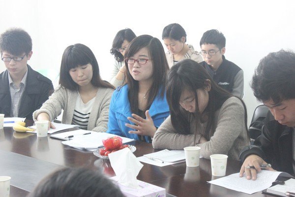 �人���̴�ѧ�ٿ�2013��ʦ�������ᡱ��̸��