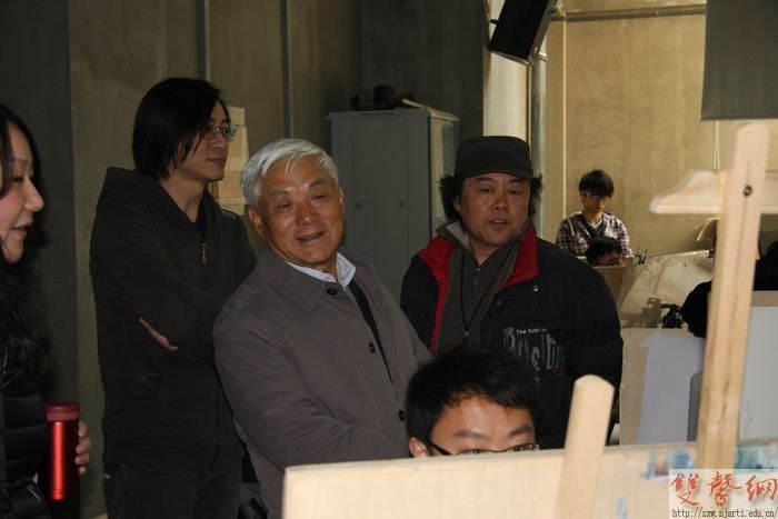 中国工业设计协会会长朱焘莅临工业设计学院指导工作