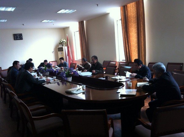 校党委中心组举行集体学习会