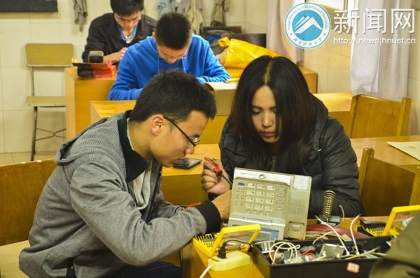 两校三院携手出力 义务维修服务师生