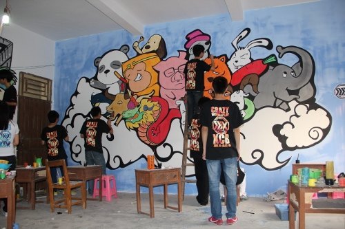 建筑工程学院举行雷锋月爱心墙绘活动