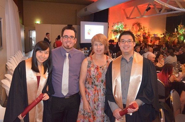 �人���̴�ѧ�аĺ�����ѧѧ������ϲ��Ѽ�