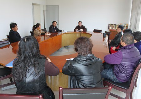 张明龙副校长出席图书馆班子民主生活会