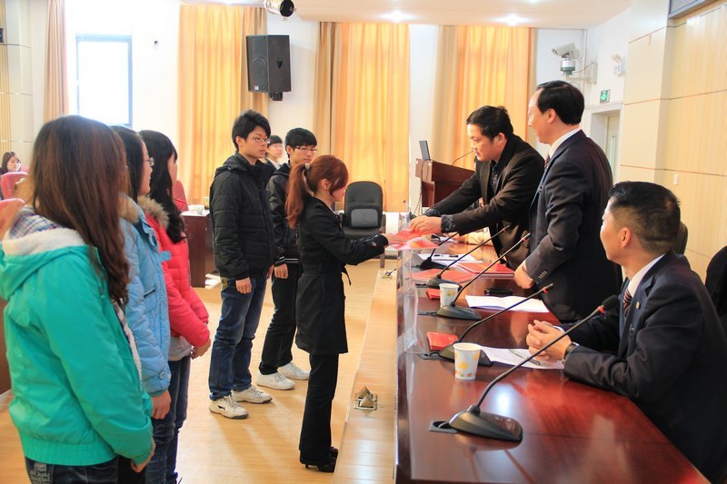 三峡大学科技学院举行“桃花岭饭店”奖助学金颁奖仪式