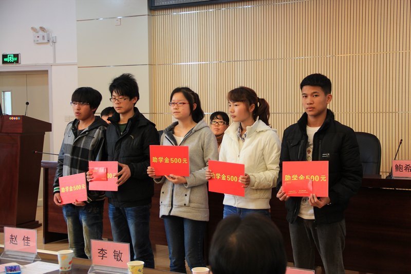 三峡大学科技学院举行“桃花岭饭店”奖助学金颁奖仪式