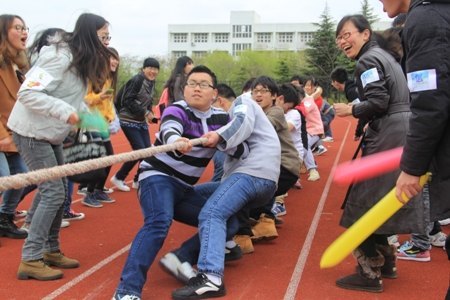 经管学院举办首届新生班级团体趣味体育竞赛