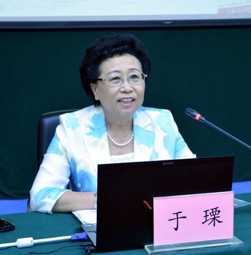 以高度的文化自觉持续为文化强国建设助力——自治区政协教科文体委员会主任、自治区新闻出版局(自治区版权局)党组书记、局长于瑮教授到广西师范学院作专题报告