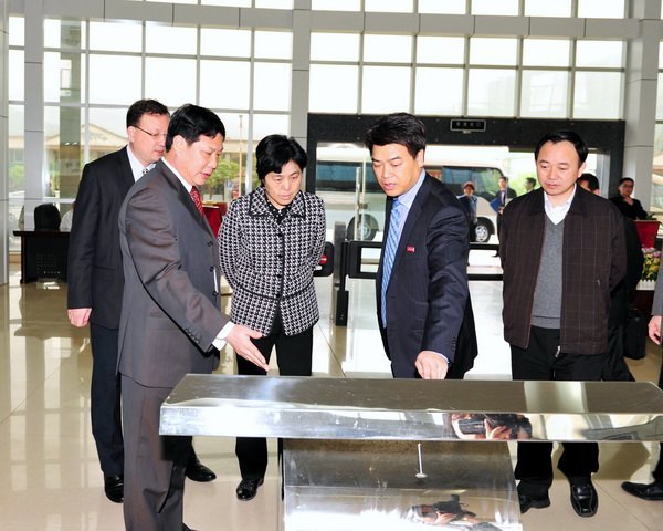 李红副省长来校视察指导