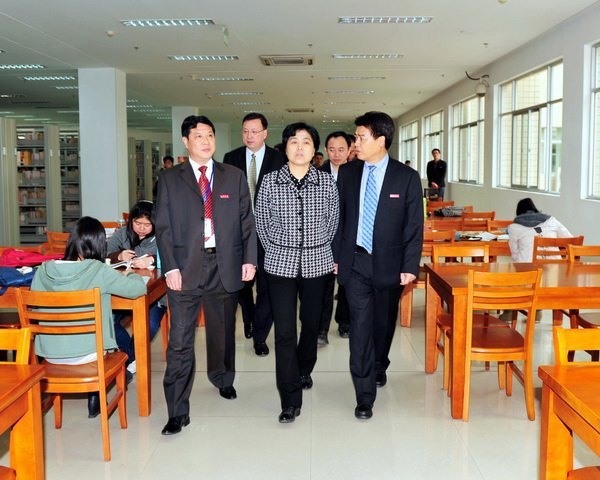 李红副省长来校视察指导