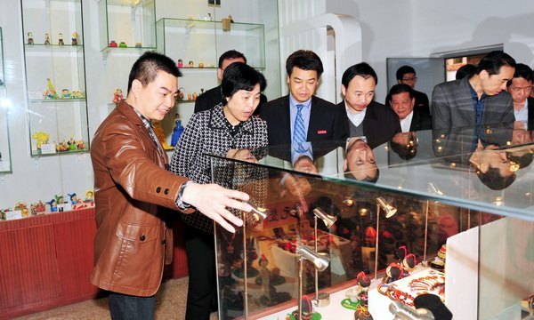 李红副省长来校视察指导