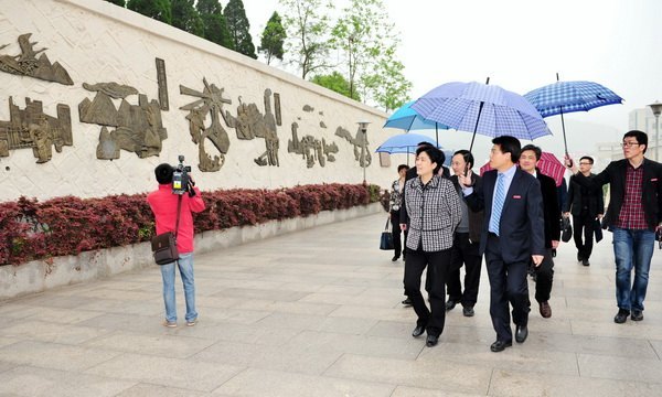 李红副省长来校视察指导