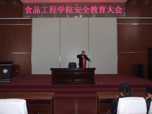 加强安全教育 共创平安校园加强安全教育 共创平安校园