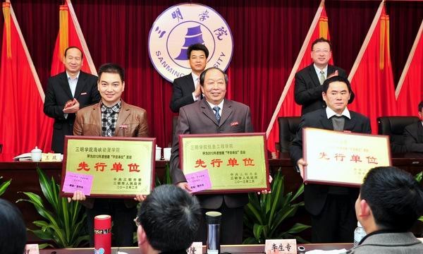 ����ѧԺ�ٿ�2013�굳�������������ۺ�������������