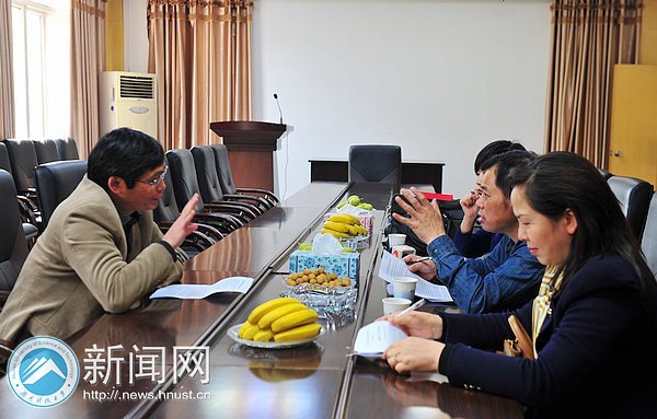 刘德顺领头推进产学研合作 湖南卫视来校采访报道