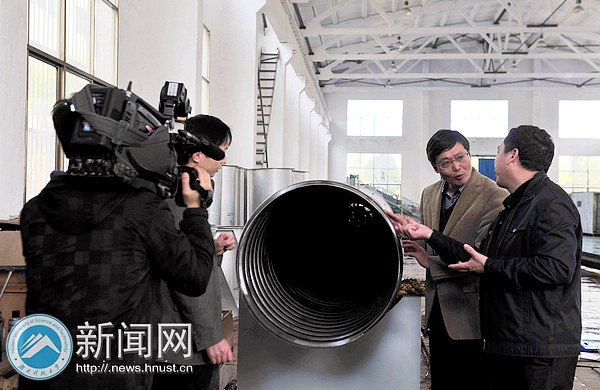 刘德顺领头推进产学研合作 湖南卫视来校采访报道