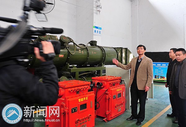 刘德顺领头推进产学研合作 湖南卫视来校采访报道