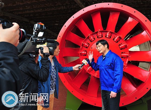 刘德顺领头推进产学研合作 湖南卫视来校采访报道