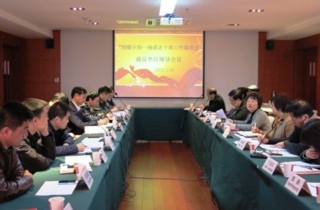 �����ϸɲ�������ϯ���Ա��λ�쵼�������Ϻ�����ѧԺ����