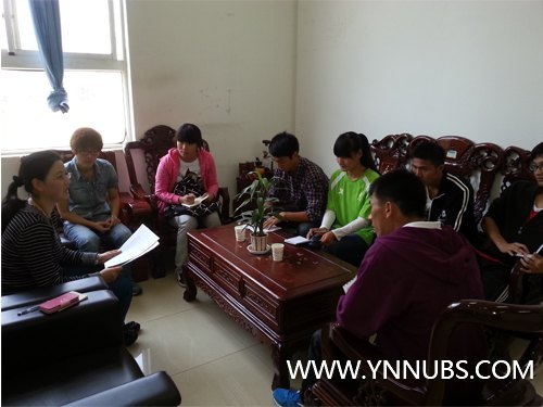 云南师范大学商学院师生认真学习“两会”精神 热议“中国梦”