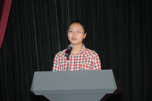 学校共青团举办集体学习会:用青春、梦想、奋斗托起“中国梦”