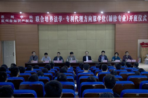 ȫ����У�׸���ѧ·ר����������˫ѧλ���ڻ���ѧԺ����