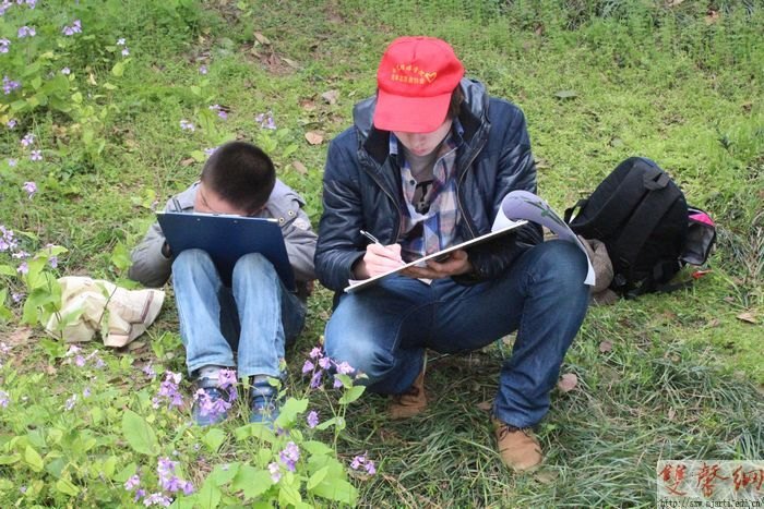 传媒学院“公益课堂”组织民工子弟进行写生实践