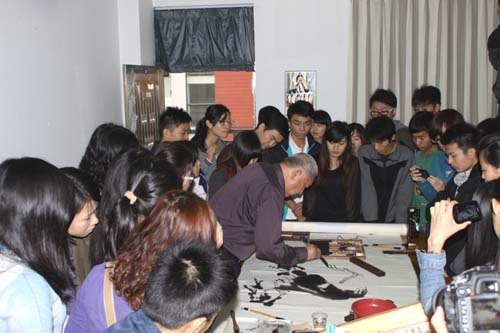 ����������������У��ѧ����Ƹ����ѧԺ��������