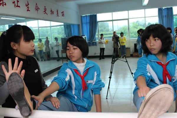 ������־Ը����ӡ���չ��ϵ������ѧ���ض�ͯ�