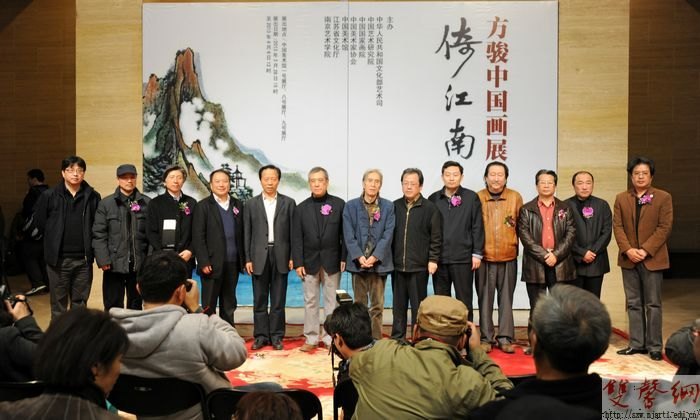 ���н��ϡ��������й���չ���ھ�����