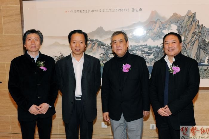 ���н��ϡ��������й���չ���ھ�����