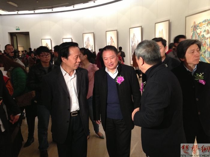 ���н��ϡ��������й���չ���ھ�����