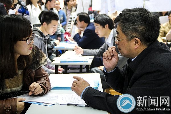 “百家名企高校行”大型毕业生招聘会举行 228家企业来校招人才