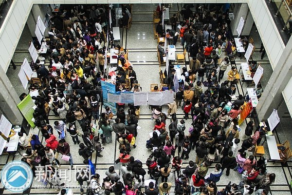 “百家名企高校行”大型毕业生招聘会举行 228家企业来校招人才