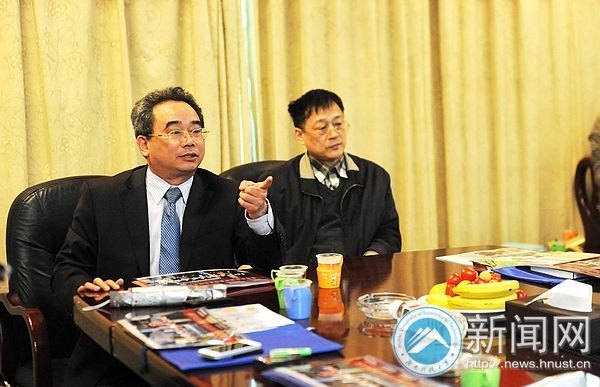 ���ϿƼ���ѧý��У�Ѿ���ĸУ