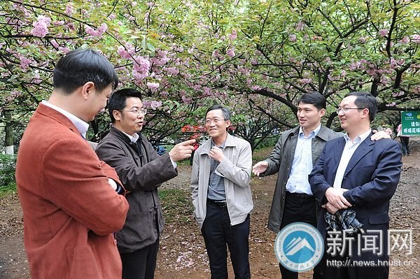 ���ϿƼ���ѧý��У�Ѿ���ĸУ