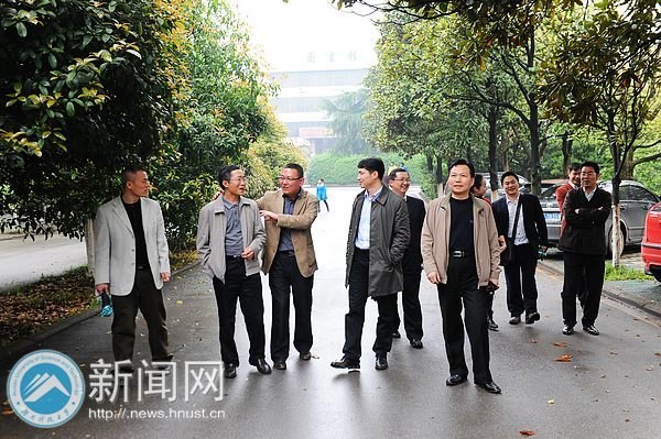 ���ϿƼ���ѧý��У�Ѿ���ĸУ