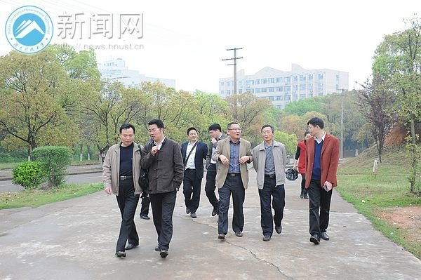 ���ϿƼ���ѧý��У�Ѿ���ĸУ