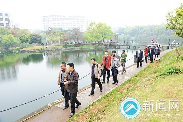 ���ϿƼ���ѧý��У�Ѿ���ĸУ