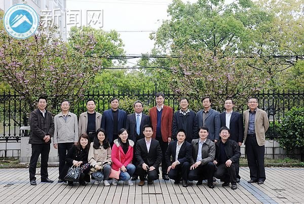 ���ϿƼ���ѧý��У�Ѿ���ĸУ