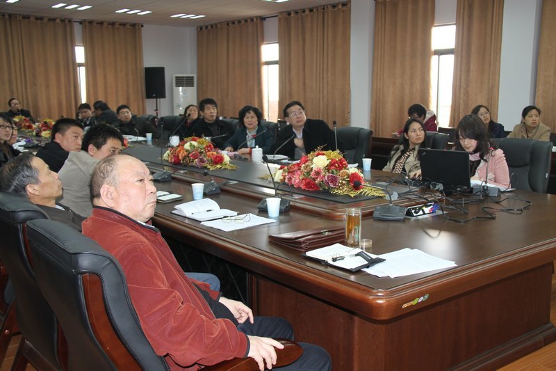 ���пƼ���ѧ�Ļ�ѧԺ�ٿ���ҵ���طóɹ��㱨��