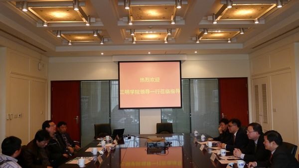 ����ѧԺ�븴����ѧ�У�ʺ���