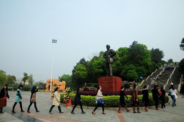 清明:祭奠“老校长”徐特立【组图】