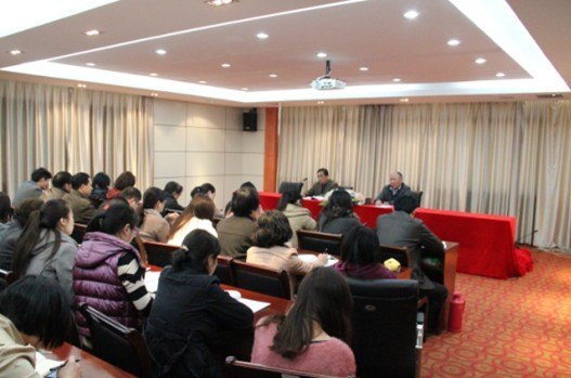 �Ӻ���ѧ����ѧԺ�ٿ������˹���ʵʩ�취�������