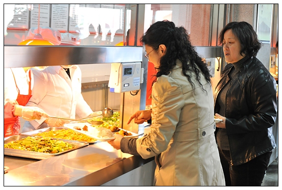 Ժ�쵼�ͽ�ʦ������У��ʳ���ԳԵ�һ��