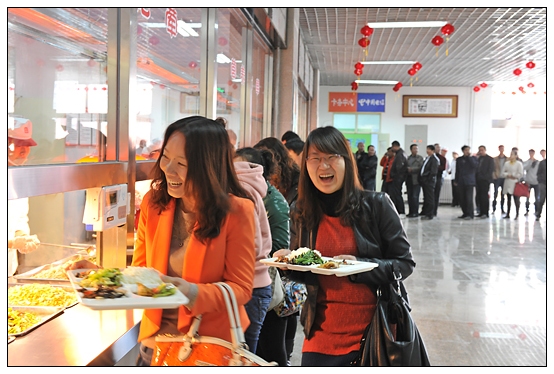 Ժ�쵼�ͽ�ʦ������У��ʳ���ԳԵ�һ��