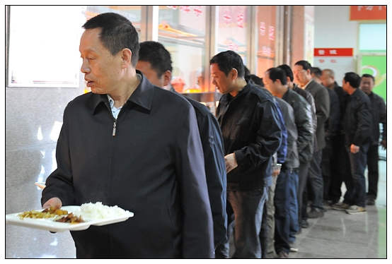 Ժ�쵼�ͽ�ʦ������У��ʳ���ԳԵ�һ��