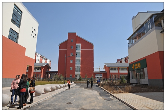 Ժ�쵼�ͽ�ʦ������У��ʳ���ԳԵ�һ��