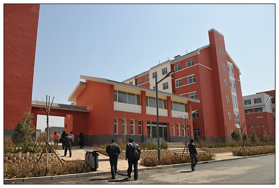 Ժ�쵼�ͽ�ʦ������У��ʳ���ԳԵ�һ��