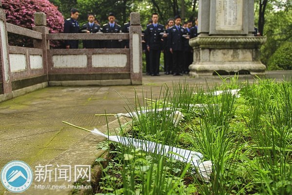 清明寄托哀思 湖南科技大学学生校卫队缅怀革命先烈